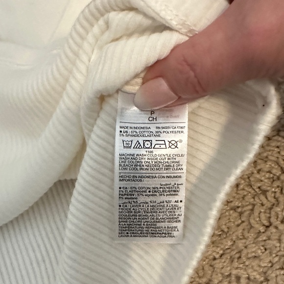 NWT S Old Navy Ivory Turtleneck Top - Picture 4 of 4